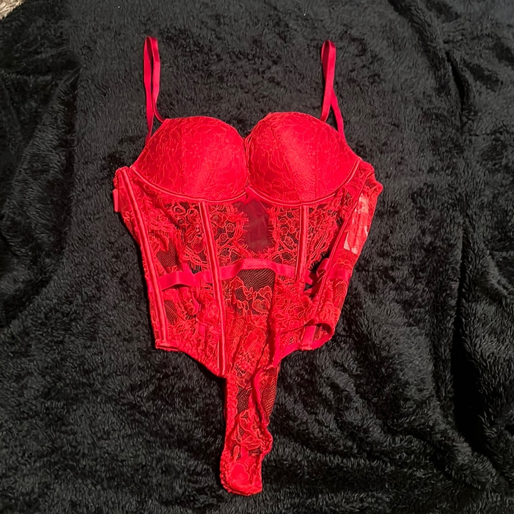 NWT VS red lace lingerie size Small